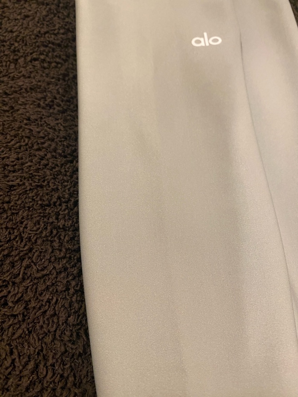ALO Yoga Lunar Grey 7/8 High-Waist Airlift Legging
Size xxs - Picture 4 of 4